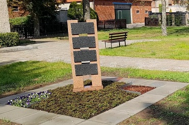 370 Reesen Urneneinzelgrab