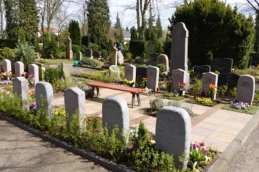 370 Urnenpartnergrabanlage2016 Quelle Kirchenseite